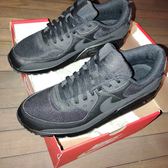 Men's 10 1/2 black on black Air Max 90s - Picture 2 of 8